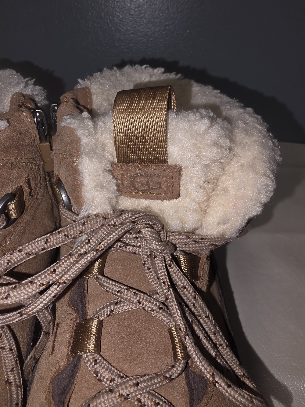 UGG Kids' Terretrail Cozy Lace Suede Faux-Shearling Chestnut Ankle Boots Size 4 - Picture 4 of 7
